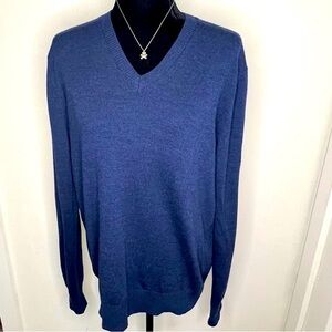 Banana Republic Men’s Blue Extra Fine Merino Wool V-Neck Sweater L